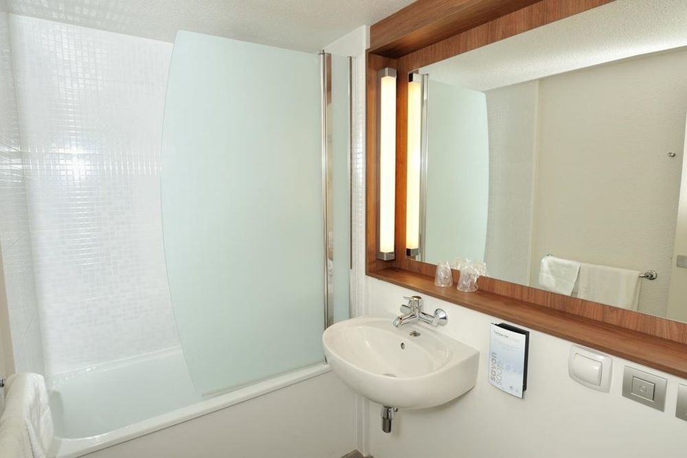 Hotel Campanile Valence Sud Habitación foto